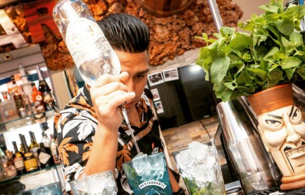 kM19 Bartender Galleria 2
