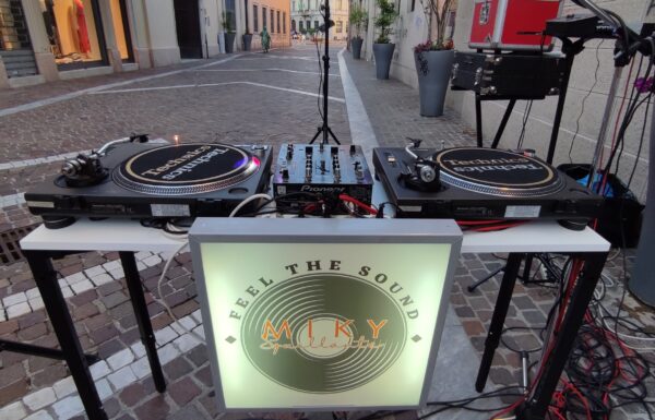 Dj & Musicisti Category Vendor Gallery miki@radiolupo.it